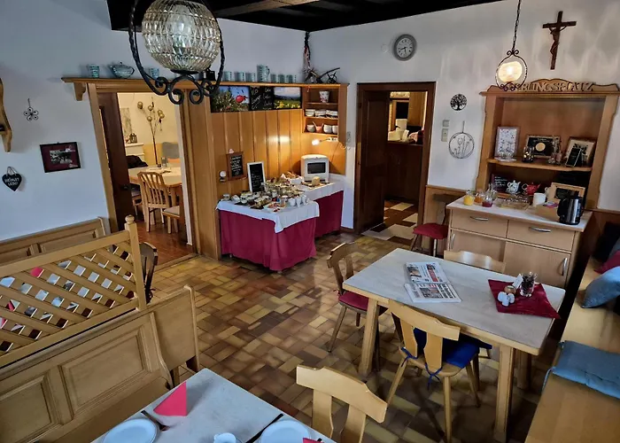 Gaestehaus Daurer بيت ضيافة Reinsberg